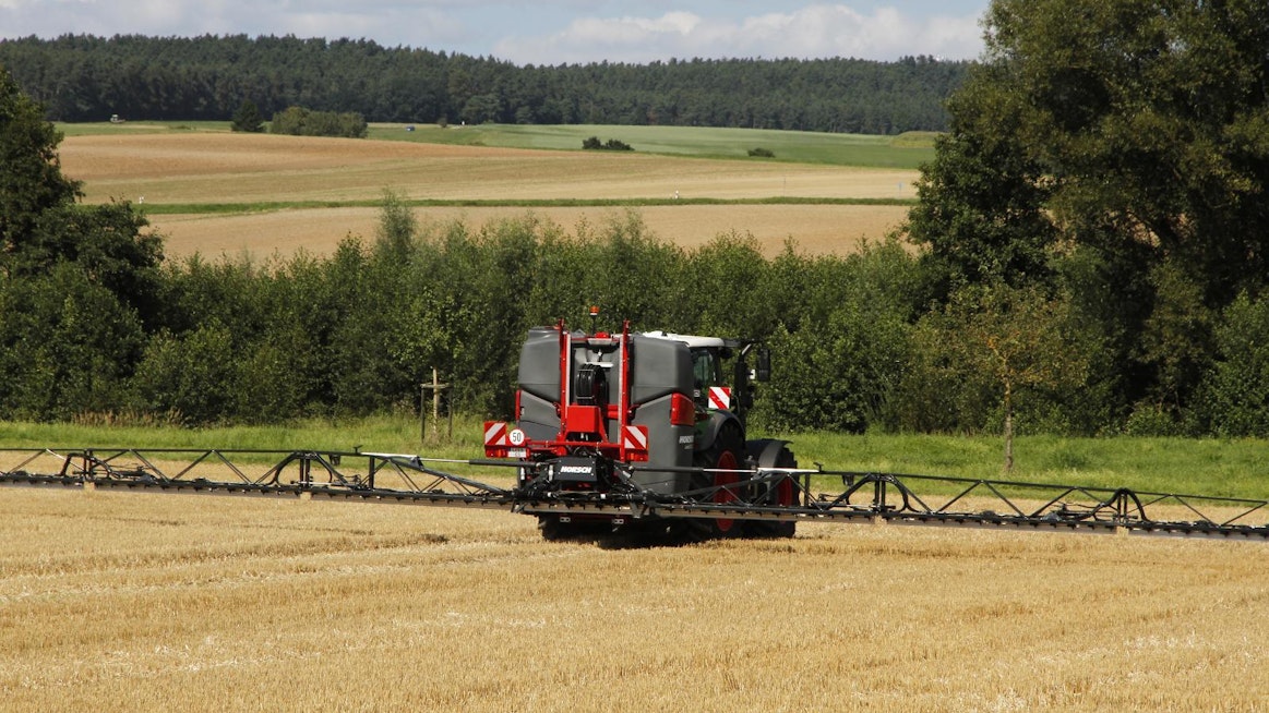 Glyfosaatin kieltäminen tulisi kalliiksi viljelijöille ja kasvattaisi samalla peltojen kemikaalikuorma, kun glyfosaatin sijasta käytettäisiin sitä tehottomampia aineita, tanskalaisselvitys osoittaa. Suorakylvö saattaisi loppua.