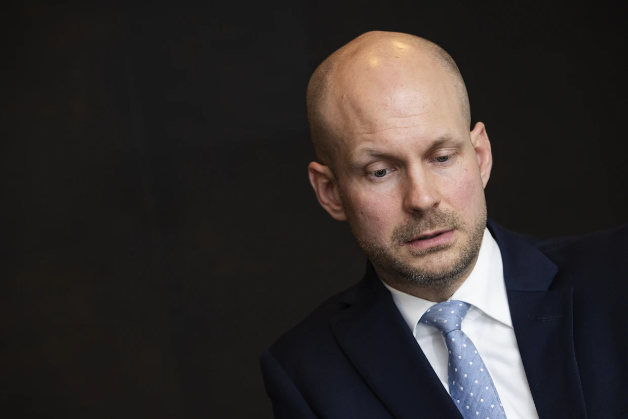 Tiukan oikeistolaista talous- ja verolinjaa vetävä kansanedustaja Ville Valkonen (kok.) on eduskunnan parlamentaarisen velkajarrutyöryhmän puheenjohtaja.