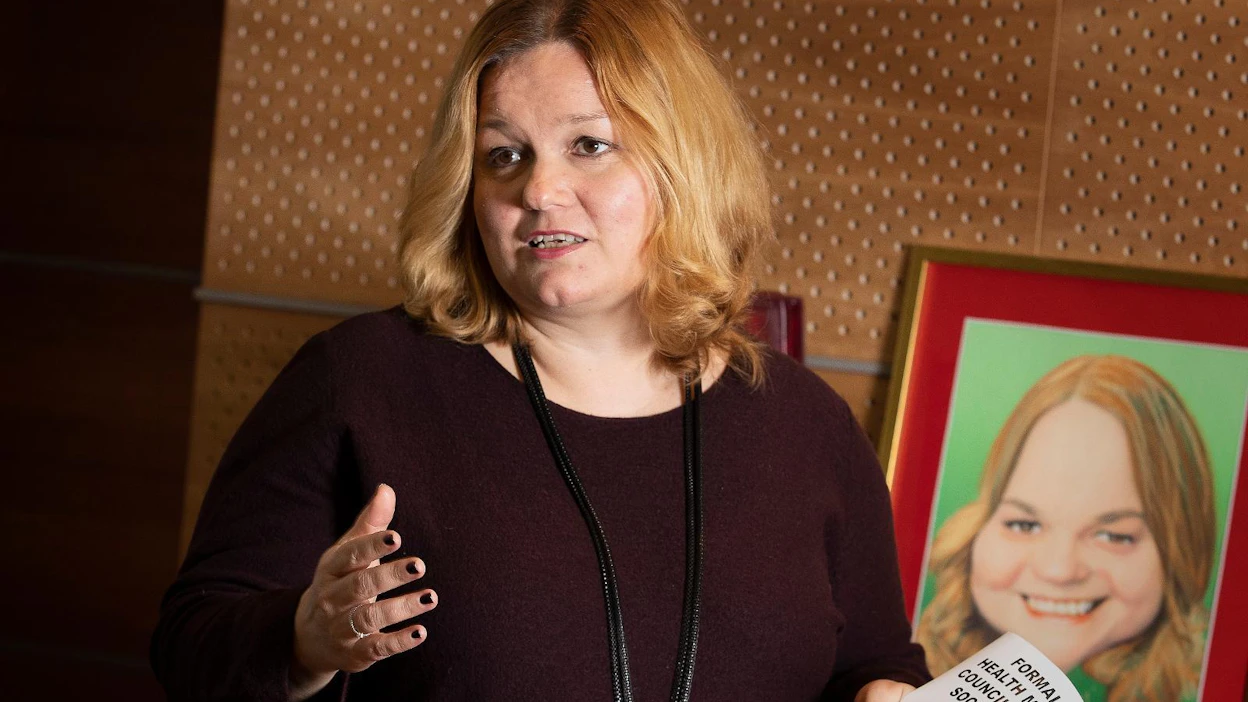Perhe- ja peruspalveluministeri Krista Kiuru pitää Välitä viljelijästä hanketta erittäin tärkeänä.