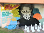 Taiteen kotitalossa on nähtävillä runsaasti graffiteja, mutta myös muunlaista taidetta on esillä.