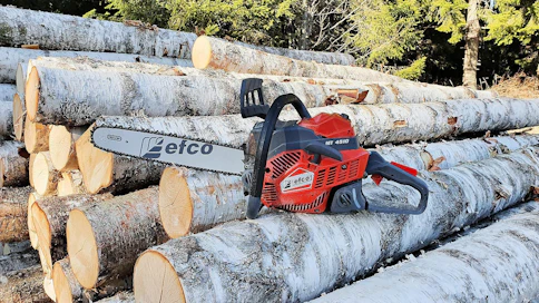 MT 4510 on Efco-malliston uutuus. Se on keskikokoisten sahojen kokoluokkaan kuuluva saha, jonka 42-kuutioinen moottori antaa 2,1 kilowatin tehon. Koneviestin kokeilussa saha paljastui mielenkiintoiseksi välimalliksi – se on harrastajasaha, jolla on isäntälinjan sahan sielu.