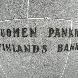 Suomen Pankin ennusteessa esitetään kaksi eri askelmaa pandemian mahdollisista vaikutuksista Suomen talouteen. LEHTIKUVA / Martti Kainulainen
