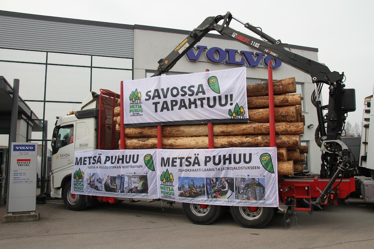 Biotalouden ja erityisesti puun teollisen jalostuksen voimakas kasvu tuo omat haasteensa puuraaka-aineen hankintaketjulle ja maantiekuljetuksiin. Kuljettajapula on akuutti ja alan vaatimusten kasvaessa myös osaamisvaje lisääntyy. Savon ammattiopisto on Metsä puhuu -hankkeen myötä lähtenyt tehostamaan ja kehittämään puutavarakoulutuksia.