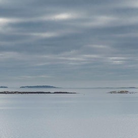 Avointa merta keskellä talvea Helsingin edustalla.