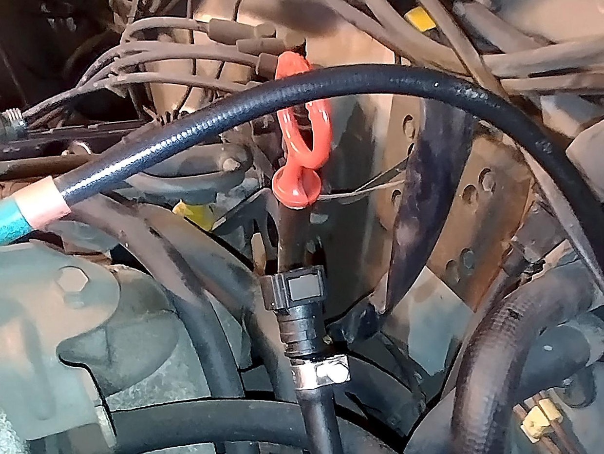 Vanhemmissa autoissa ei pikaliittimiä ole polttoainelinjoissa, mutta sarjaan kuuluu irtonaiset liitinpäät, jotka voi liittää alkuperäisen polttoaineletkun päihin.