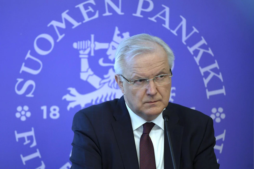 Suomen Pankin pääjohtaja Olli Rehnin mukaan yli puolet Kansainvälisen valuuttarahaston IMF:n jäsenistä on hakenut rahastolta apua. Arkistokuva.