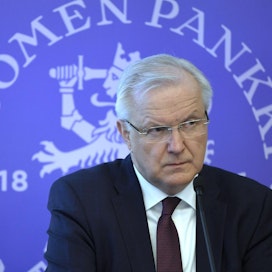 Suomen Pankin pääjohtaja Olli Rehnin mukaan yli puolet Kansainvälisen valuuttarahaston IMF:n jäsenistä on hakenut rahastolta apua. Arkistokuva.