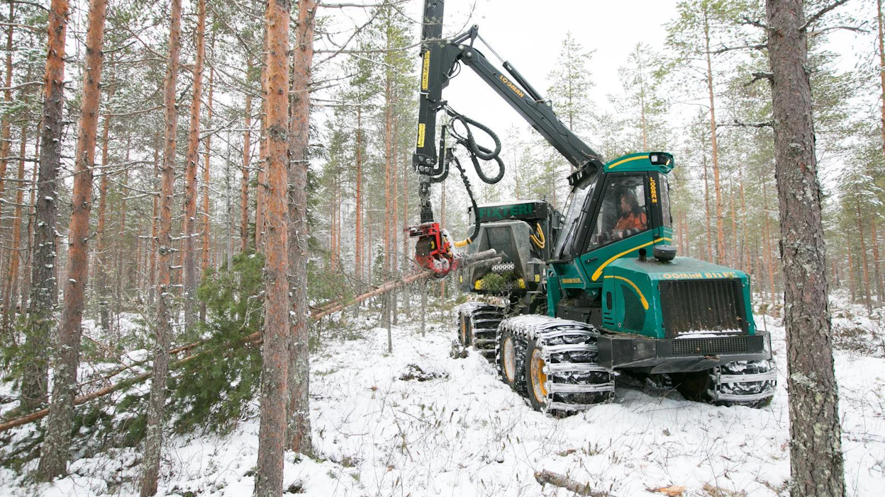 Pätevistä metsäkoneenkuljettajista on jo nyt pula. Investointien myötä hyviä kuskeja tarvitaan yhä enemmän.