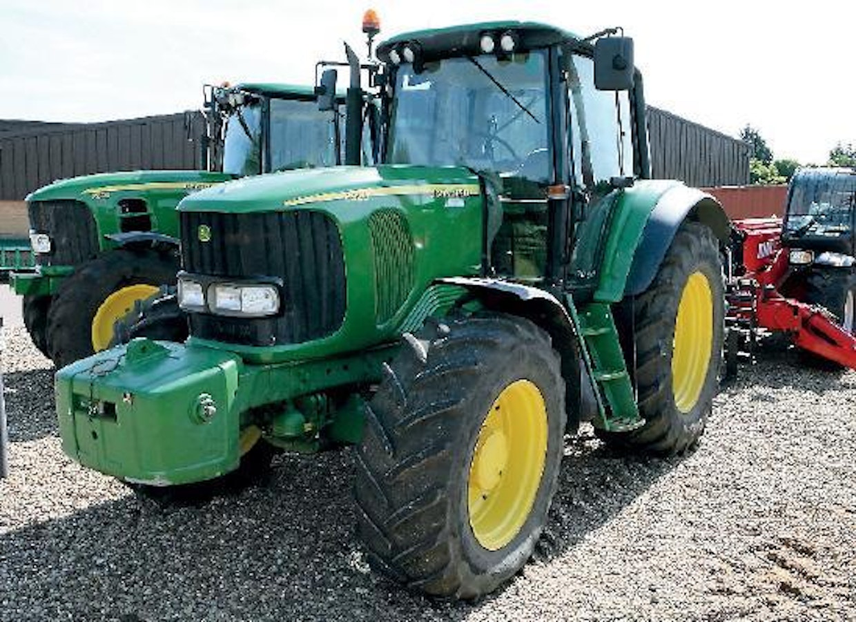 Tämä 6920 PowrQuad on rekisteröity vuonna 2005. Ex-hire-kone on ollut peräti neljä vuotta samalla vuokraajalla. Tunteja on kertynyt 3000. Loistokunnossa olevan koneen hinta on n. 42 000 e (VAT 0 %).