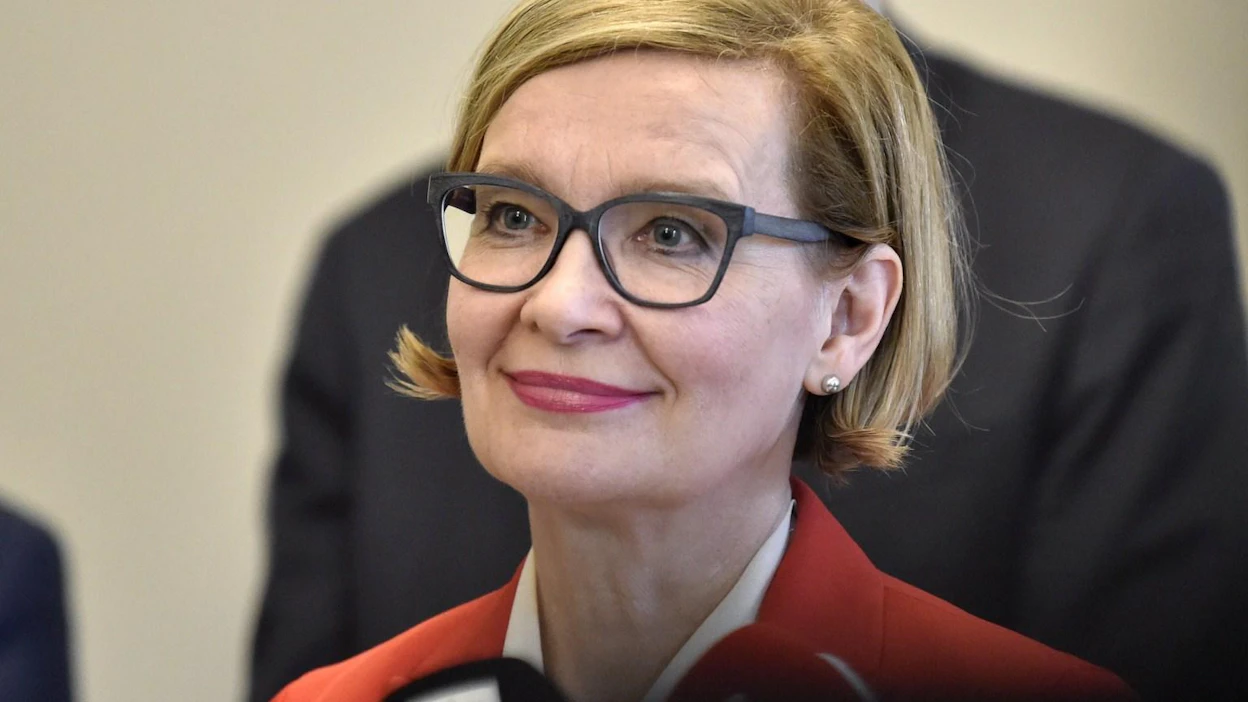 Keskitetysti järjestetyt pikkujoulut ovat Paula Risikon (kok.) mukaan toimiva konsepti, joka auttaa luomaan suhteita ja lisäämään luottamusta. LEHTIKUVA / JUSSI NUKARI
