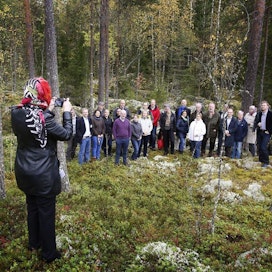 Työ- ja elinkeinoministeriön EU-vaikuttajien metsäpäivä -tapahtumassa jalkauduttiin perjantaina metsän siimekseen.