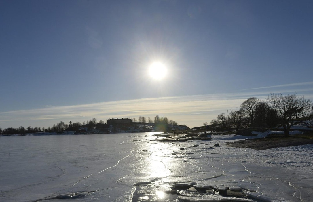 Helsingissä oli torstaina aurinkoinen pakkaspäivä. Lehtikuva / Mesut Turan