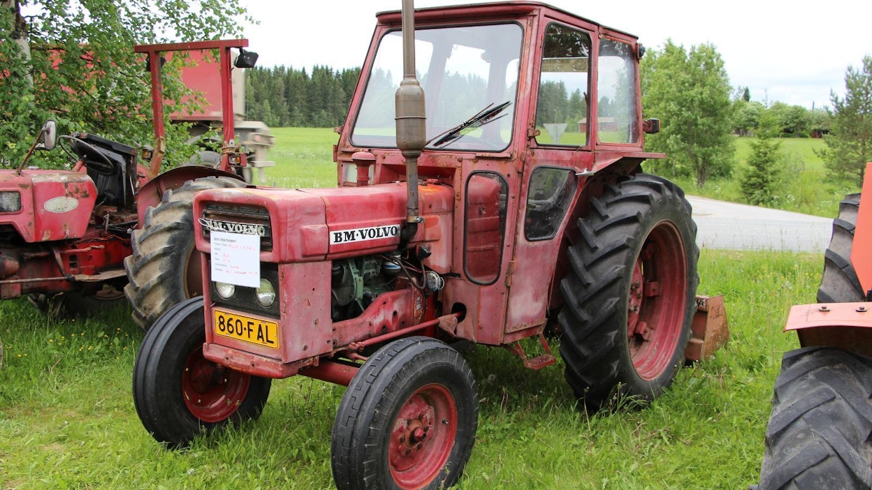 BM-Volvo T-430 Buster -traktoria valmistettiin vuosina 1969–78, Eskilstuna, Ruotsi. Valmistettu yhteensä 24 889 kpl.