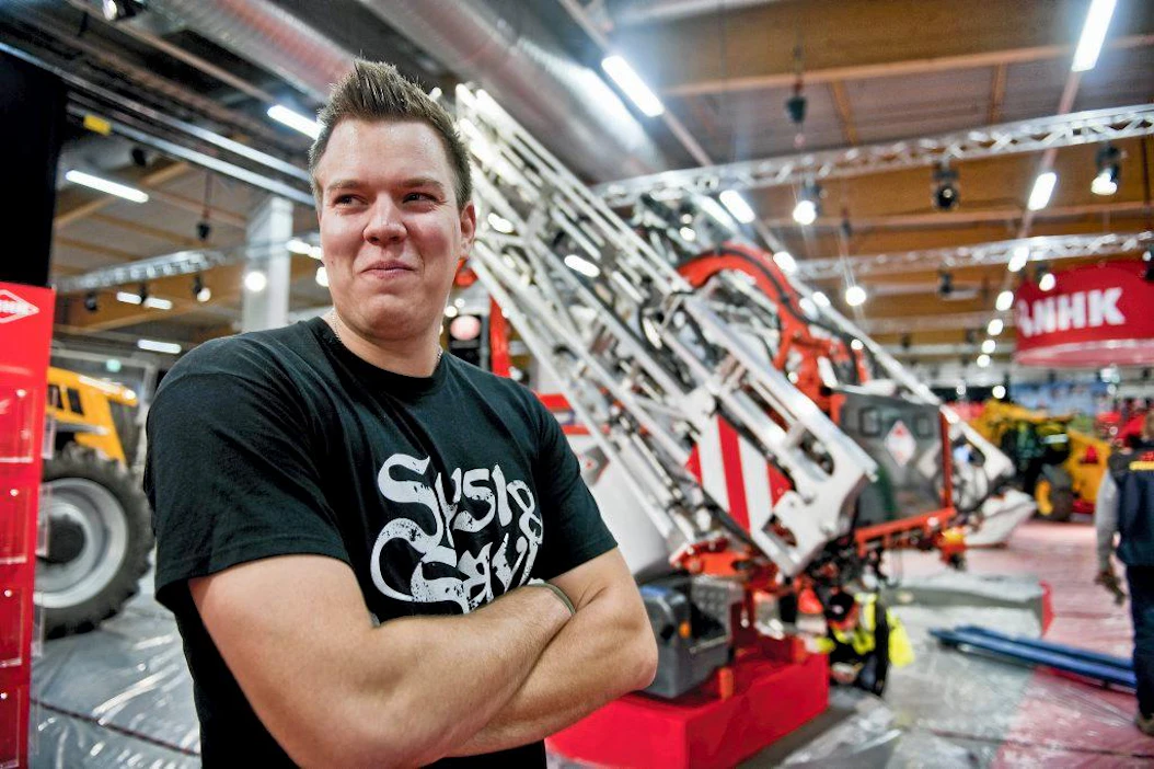 Ville Rantanen, tuotepøøllikkø, Lely.
Viimeistelemøssø osastoaan.
KoneAgria 2014.
Jyvøskyløn Paviljonki, Lutakko, Jyvøskylø.
Valokuvaaja Janne Nousiainen 0505893100.