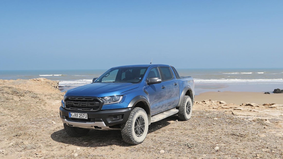 Ford Ranger Raptor on aivan uutta rotua, eikä sitä voi ominaisuuksien puolesta verrata perinteisiin avolavoihin.