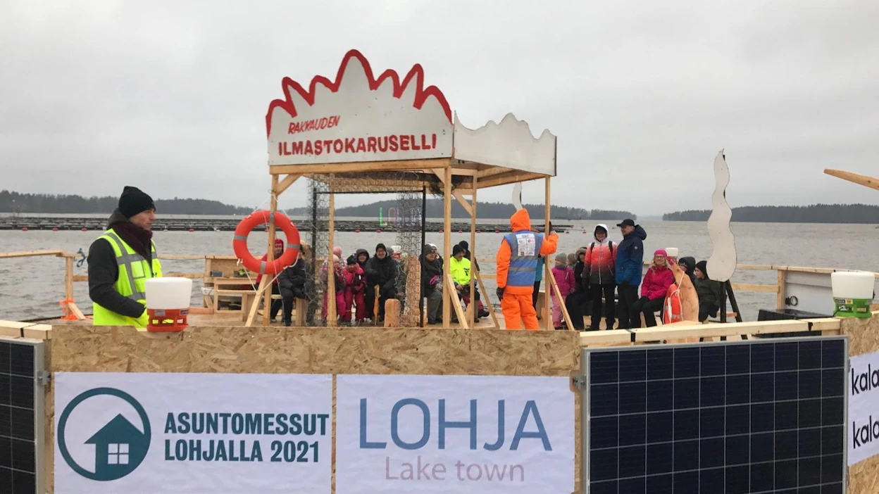 Miesten ja naisten suhtautuminen Käpylehdon rakennelmaan on ollut hieman erilaista. Siinä missä naiset kiinnittävät huomiota siihen, miten hieno karuselli on, miehiä kiinnostaa se, miten se toimii.