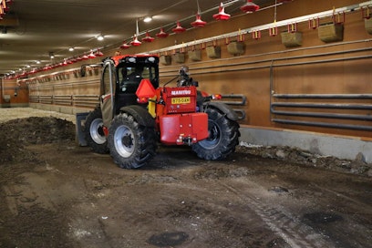 Eri ohjaustapoja on neljä. Ns. Manicrabe-ohjaustilassa renkaat kulkevat samaan suuntaan eri linjassa. Tästä on hyötyä esim. seinänvierillä ja rehuaumaa polkiessa.