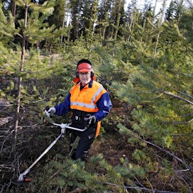MTK:n metsävaltuuskunnan puheenjohtaja Mikko Tiirola odottaa saavansa puukaupoista HCV-alueilla käytännön tietoja elokuun aikana. Tiirolan omat metsät sijaitsevat Petäjäveden Kuivasmäessä, Keski-Suomessa.