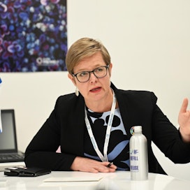 Sisäministeri Krista Mikkonen muistuttaa, että epävakaat kriisiajat lisäävät hybridi- ja kybervaikuttamisen riskiä sekä disinformaation leviämistä.