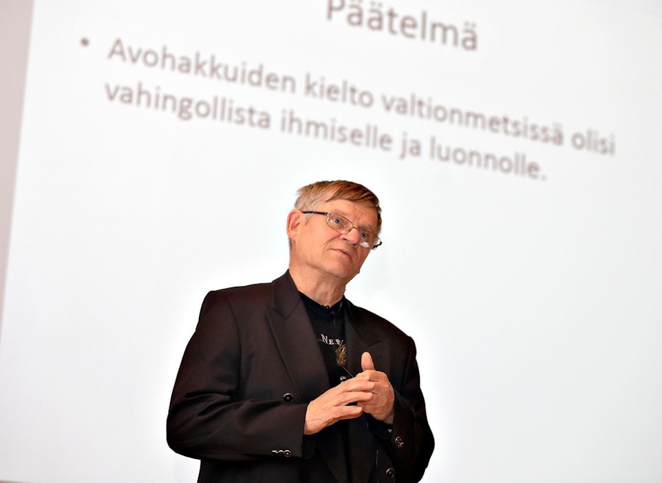 Emeritusprofessori Matti Kärkkäinen tyrmää avohakkuiden täyskiellon: 