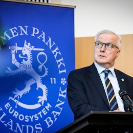 Suomen Pankin pääjohtajan Olli Rehnin mukaan taantuman ja energian hintojen nousun aiheuttaman kiihtyvän inflaation myrkyllinen yhdistelmä on euroalueella mahdollinen, mutta ei todennäköisin vaihtoehto.