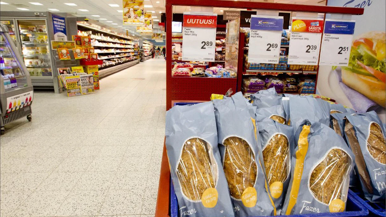 Espoolaisessa K-supermarket Seilorissa sisään astutaan leipäosaston vierestä. Tuoreen leivän tuoksu houkuttelee ostoksille. Markku Vuorikari