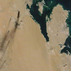 Satelliittikuva näyttää drone-iskuja seuranneet tulipalot öljyntotantolaitoksilla Saudi-Arabiassa. LEHTIKUVA/AFP