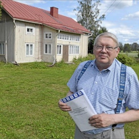 Markus Ylitalo kauppaa kohdetta Lapuanjoen rannalla. Päärakennus on kohta 110-vuotias. Peruskorjaus tehtiin 1950-luvun alussa. Juha Harju