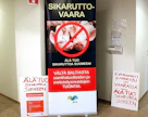 MTK:n edustajat puheenjohtajansa Juha Marttilan johdolla vievät tänään afrikkalaisesta sikarutosta varoittavan banderollin Helsingissä sijaitsevaan Katajanokan terminaaliin.