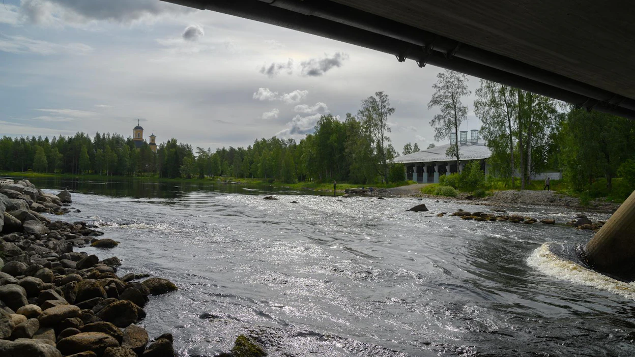 Kuhmon keskustaajaman läpi virtaava Pajakkakoski on kalastajien suosiossa. Kunnostushankkeen suunnitelmaan on kirjattu 200 kohteen kartoitus.