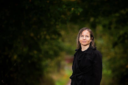 Tuotantoeläimistä Saara Kupsala nostaa esiin broilerit. Rotuja on jalostettu niin, että niiden lihakset kasvavat nopeasti.
