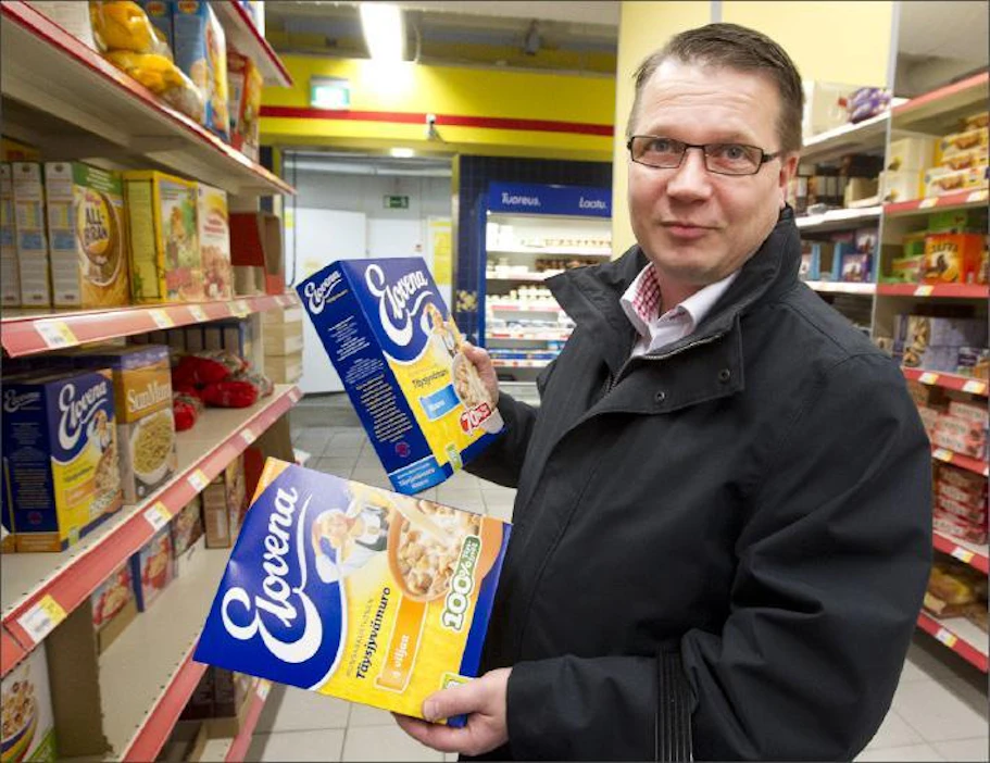 Veli-Matti Kuntonen ei ymmärrä, miksi yritykset riskeeraavat uskottavuutensa myymällä kotimaisen tuotemerkin alla ulkomailla valmistettuja elintarvikkeita. Markku Vuorikari