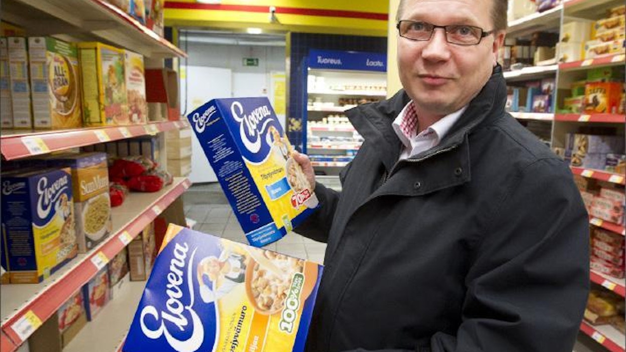 Veli-Matti Kuntonen ei ymmärrä, miksi yritykset riskeeraavat uskottavuutensa myymällä kotimaisen tuotemerkin alla ulkomailla valmistettuja elintarvikkeita. Markku Vuorikari