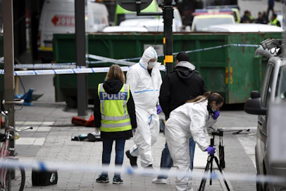 Ruotsin poliisin mukaan kaikki iskussa kuolleet ihmiset on saatu tunnistettua. LEHTIKUVA / ANTTI AIMO-KOIVISTO