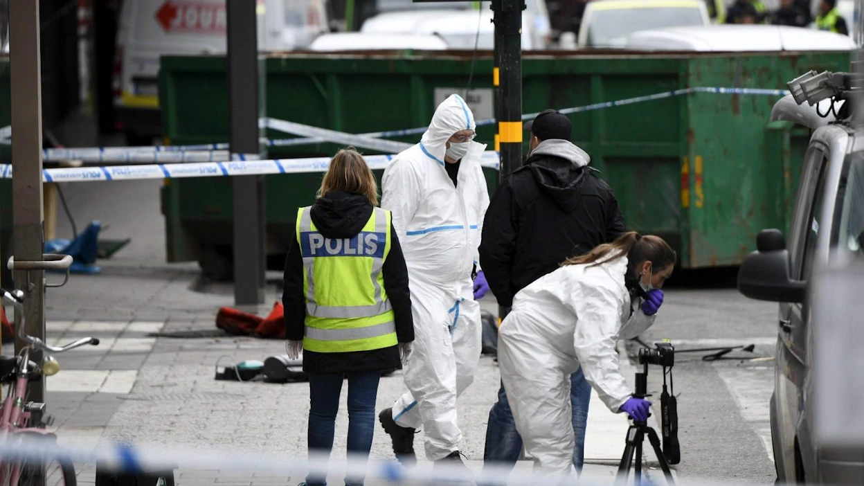 Ruotsin poliisin mukaan kaikki iskussa kuolleet ihmiset on saatu tunnistettua. LEHTIKUVA / ANTTI AIMO-KOIVISTO