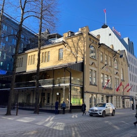 Turun vanhasta Hamburger Börsistä on jäljellä keltainen rakennus, joka uudistuneessa hotellissa on kokous- ja juhlakäytössä.