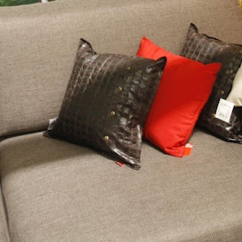 Kemikaalikuormituksen riski piilee esimerkiksi palosuojatuissa huonekaluissa, kuten sohvissa.