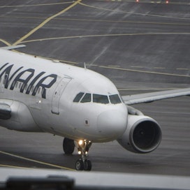 Finnair on tiedottanut työntekijöille, että wifi-jupakan selvittäminen jatkuu. LEHTIKUVA / MARTTI KAINULAINEN