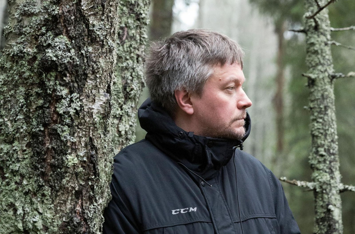 Dosentuuriaan Helsingin yliopistossa Teemu Keskisarja väittää hoitavansa passiivisesti, mutta lupaaville kirjoittajille hän yrittää välittää töitä.
