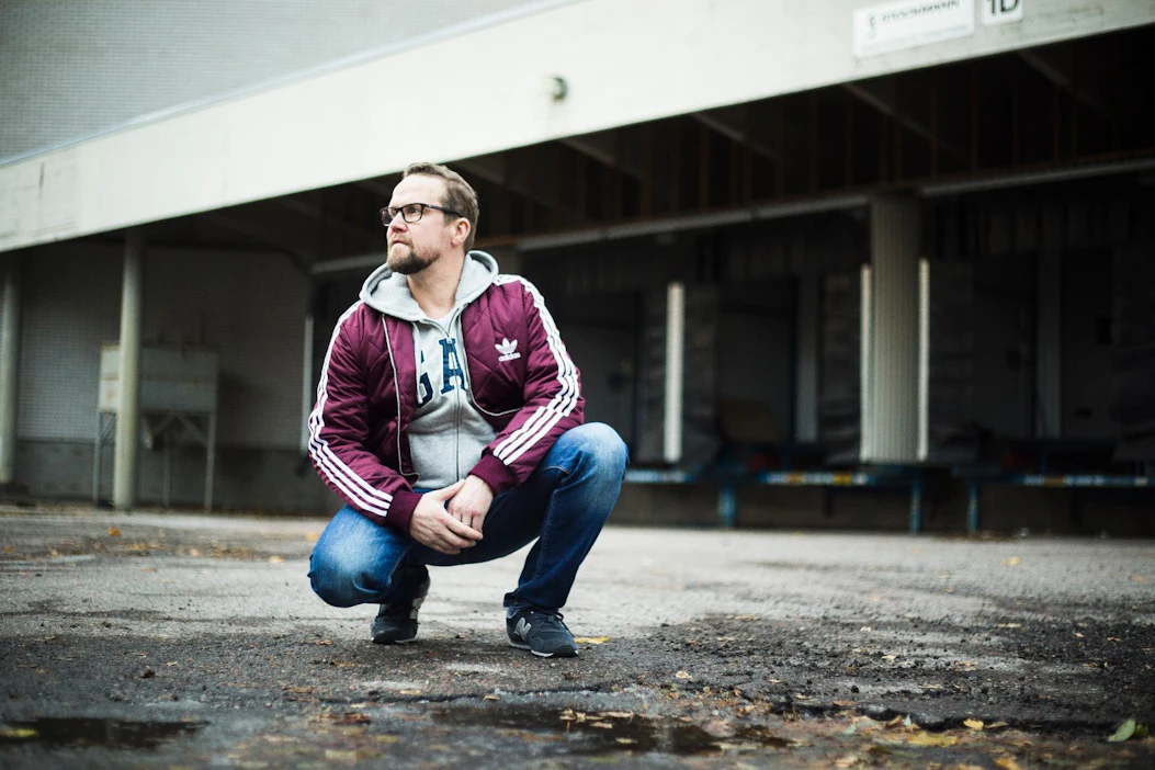 Yösyöttö-elokuvan pääosassa näytellyt Petteri Summanen on itsekin isän kasvattama poika.