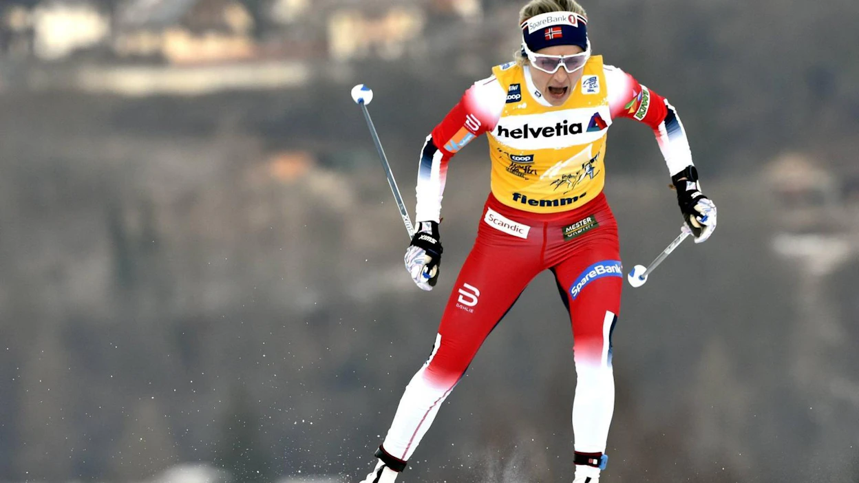 Norjan Therese Johaug oli ylivoimaisesti nopein yhteislähtönä hiihdetyllä päätösetapilla, joka huipentui Italiassa Alpe Cermis -laskettelurinteen kipuamiseen. LEHTIKUVA / Jussi Nukari