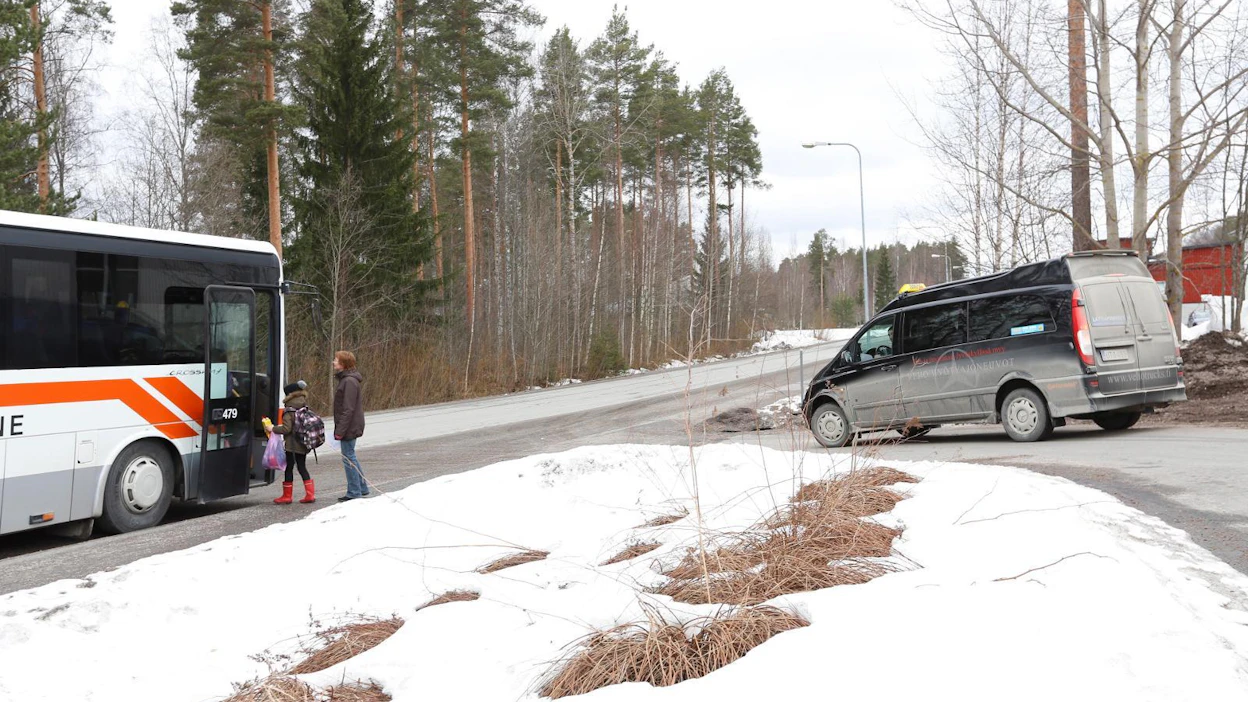 Koulukuljettajat odottavat viranomaisohjeistusta siitä, miten oppilaat ja kuljetushenkilöstö voivat välttää tarpeettomat lähikontaktit.