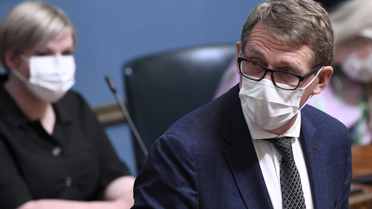 Valtiovarainministeri Matti Vanhanen eduskunnan täysistunnossa keskiviikkona.
