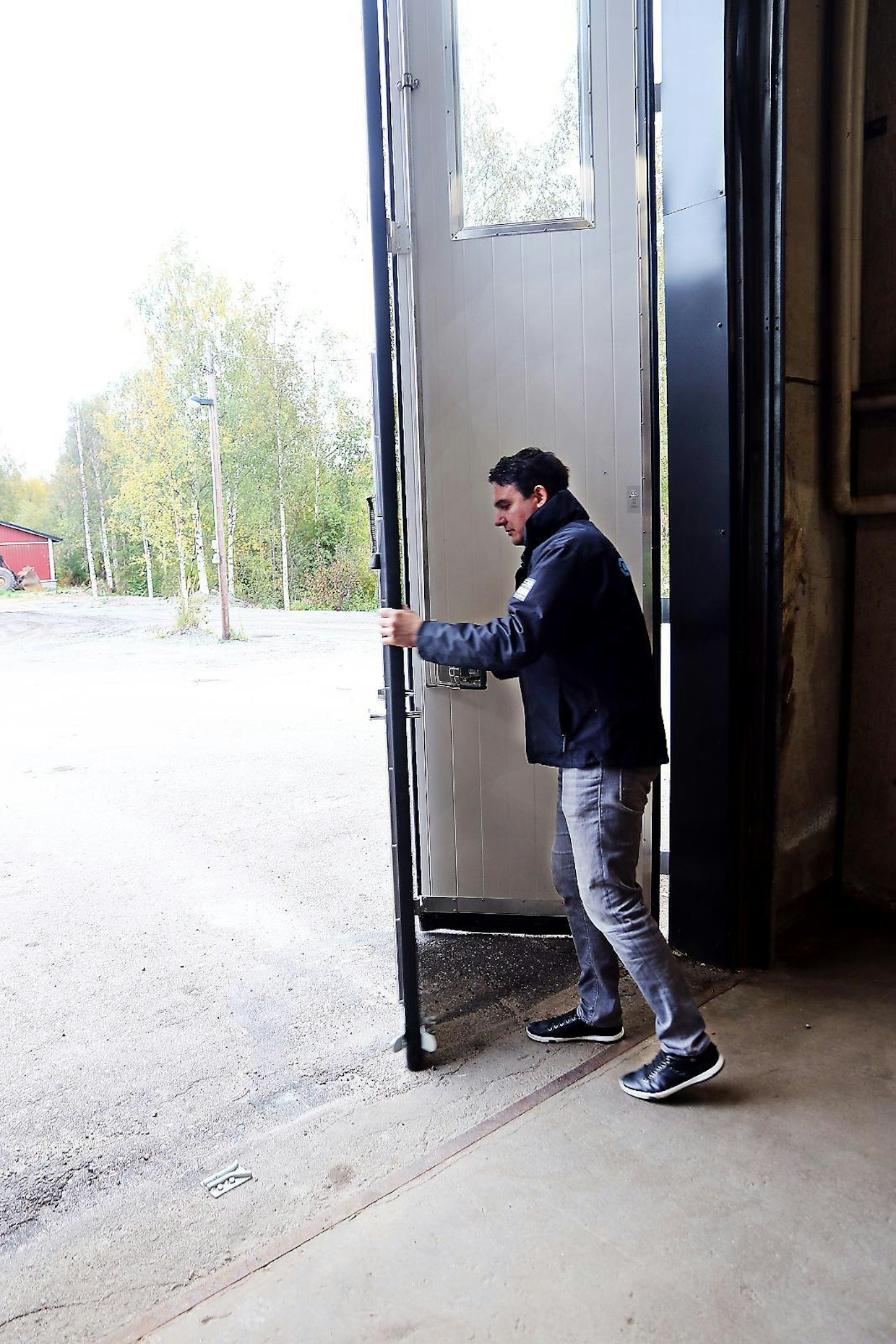 Taitto-ovet ovat erittäin keveät käyttää. Ovat on mahdollista asentaa joko ulos- tai sisäpuolelle avautuviksi. Asennus kestää 3–4 tuntia.