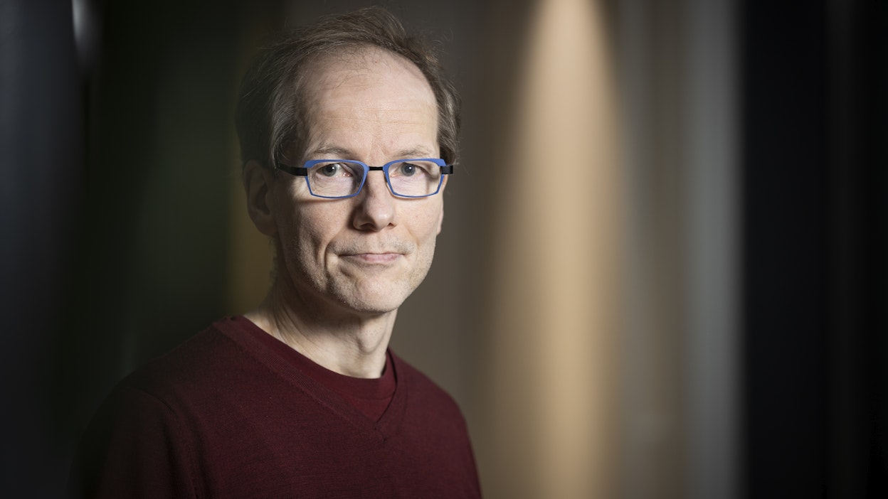 Tutkimusprofessori arvioi, että huonosti nukkuvien osuuden kasvun taustalla on ajankäytön muuttuminen aiempaa iltapainotteisemmaksi.