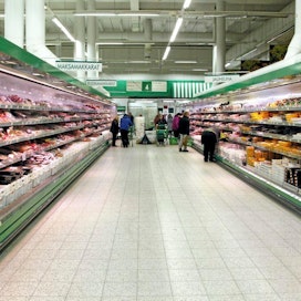S-ryhmän halpuutuskampanja ja muiden kaupparyhmien vastaavat toimet ovat ajaneet Venäjä-pakotteista kärsivän elintarvikesektorin kannattavuusrajan yli.