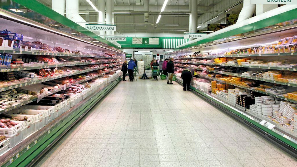 S-ryhmän halpuutuskampanja ja muiden kaupparyhmien vastaavat toimet ovat ajaneet Venäjä-pakotteista kärsivän elintarvikesektorin kannattavuusrajan yli.