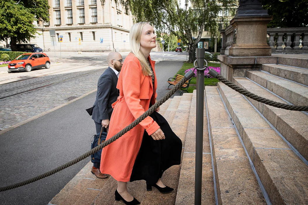 Hallitus kokoontui Helsingin Säätytalolle neuvottelemaan koronatilanteen rajapäätöksistä heinäkuussa. Sisäministeri Maria Ohisalo saapui kokoukseen.