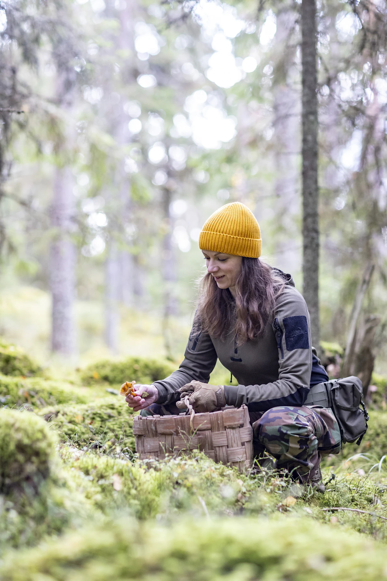Katri Ekroth opettelee omavaraiseksi. Sienilajeissa ja juuresten viljelyssä on vielä tekemistä.