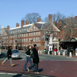 Esimerkiksi Harvardin yliopisto on jo ilmoittanut, että kaikki kurssit suoritetaan etäopetuksena. LEHTIKUVA / SARI GUSTAFSSON